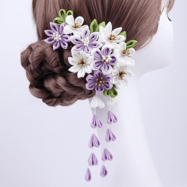 残り在庫数(本日0:00時点)：5紫華やかなデザインの和風髪飾り。色とりどりの花が魅力で、特別な日やイベントに最適です。 振袖姿をより美しく彩る、華やかなかんざしセット。可愛らしい紫色のデザインで、成人式や卒業式、初詣、お祭りなどの和装スタ...