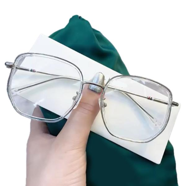 残り在庫数(本日0:00時点)：2クリア商品説明：ウェリントン型のシンプルな伊達めがねです。 おしゃれとしての使用はもちろん、普段使いなどにも。ブルーライトブロッカー機能でPC、ゲーム、蛍光灯の下での作業による不快感を軽減します。※伊達めが...