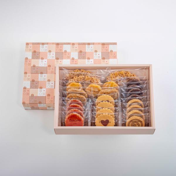 残り在庫数(本日0:00時点)：999約50年、よりおいしいクッキーとパイを追い求めて、素材はもちろん、バターと粉のバランスや焼き加減にもこだわった逸品です。内容：フレーズ×4個、エスカルゴ・カフェ×4個、アドレ×4個、アマンド×3個、ショ...