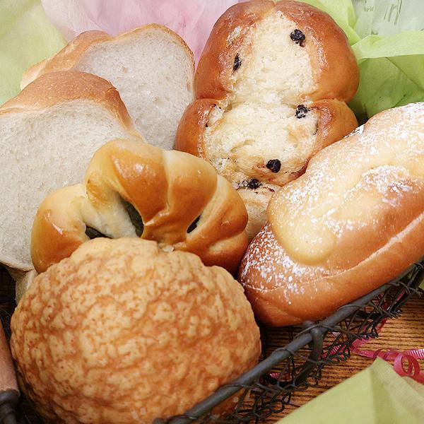 セット内容実店舗で販売のパンを菓子パン、総菜パン、食パンなど色々なお味を５個お入れします。おまかせセットで、数が多すぎるのは不安・・・という方や、そのほかの商品と同梱で手軽にロスパンのお買い得品をご注文されたい方にお勧めです。同じお味が複数...