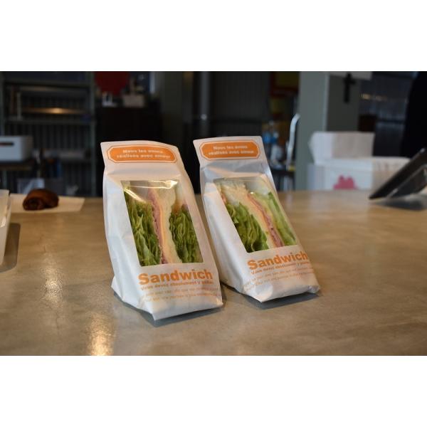 1セット入り数：100枚　 　サイズ　  ：サンド幅75mm　　 材質　　 ：本体　紙/PE、窓　OPP　　 特長　　 ：当店オリジナルのサンドイッチ用の袋です。　　　　 　　　 パピエとはフランス語で「紙」という意味であり、紙製だからこそ...