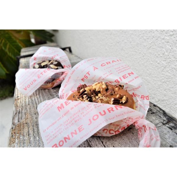 1セット入り数：500枚　 　サイズ　 ：508×381mm（横×縦）　　 材質　　 ：紙　　 特長　　 ：当店人気「メルシー」柄の文字の小さなタイプのグラシンシートです。　　　　　　　  鮮やかなセリーズ（さくらんぼ）色の文字が印象に残る...