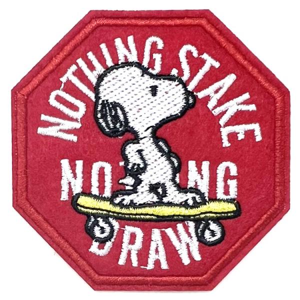 キャラクター：スヌーピーサイズ：縦7.7cm×横7.7cmワッペンを幼稚園のスモックやバッグ、ポーチなどに貼り付けてオリジナルデザインにアレンジ！アイロンで貼り付け可能！接着剤での貼り付けも可！簡単に特別な１点へリメイクすることができちゃい...