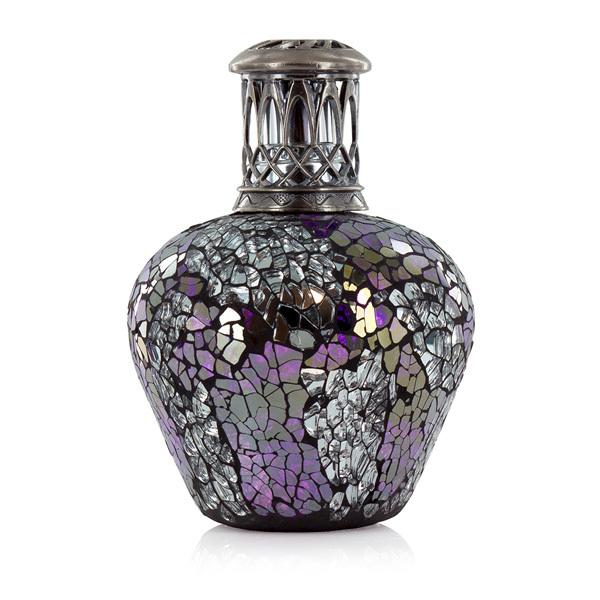 ※ご使用には別売りの専用ランプフレグランス（フレグランスランプオイル）が必要となります。 19世紀のフランスで病院内の空気清浄を目的として使われていたものが現在のフレグランスランプ元に。アルコールを空気中に拡散する事により空気の除菌消臭を行...