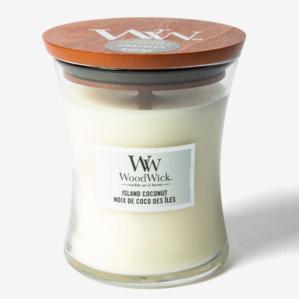 アメリカ生まれのキャンドル・フレグランス『WoodWick』は、エッセンシャルオイルを贅沢に使用したナチュラルで豊かな香りと、木製芯によるパチパチとした音が特徴です。灯をともすとまるで暖炉の前でくつろいでいるかのような心地よい音と灯の揺らめ...