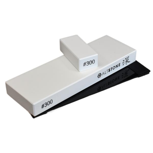 【商品名】ALTSTONE 深(FUKAMI) 300番 滑り止めマット付【サイズ】180×60×18mm【粒度】#300(荒砥)【商品特徴】(1) 国産：日本製のセラミック砥石。 国内工場と協力し、企画から配送まで一元管理することで日本製...