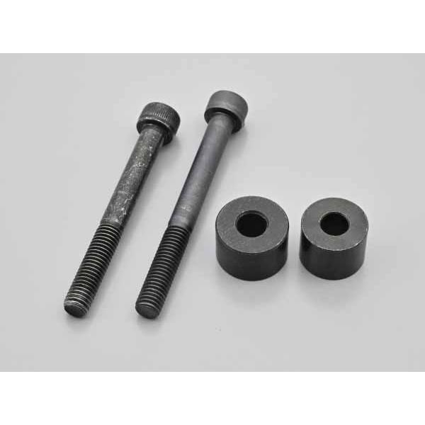 グラブバーキャリアとサドルバッグサポートの2点同時装着、またはグラブバーキャリアとサドルバッグサポート・バックレストキットの3点同時装着をする際に必要なキットです。キャリア取付部と接触しないようにサドルバッグサポートを外側に約15mmオフセ...