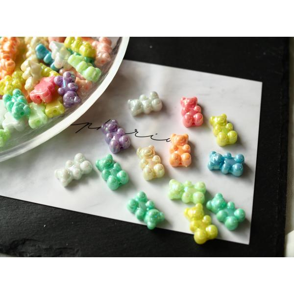 商品名：【1円祭り】くまグミパーツ　デコ　10個入り　カラフル　アクリル　ネイルパーツくまのグミパーツ10個入りです。素材：アクリルサイズ：16mm穴あき加工済み※購入前に必ずお読みくださいコチラの商品は、期間限定で1円にて販売している商品...