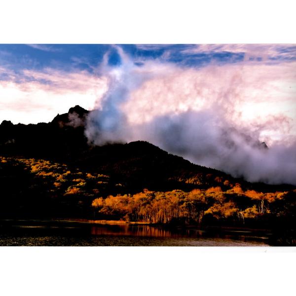 [商品名]秋元隆良 奇跡の写真 水神龍 (戸隠伝説)[仕様]■原材料　印画紙■サイズ・ゴールドカラー額：約415m×315mm、重量約980g・窓抜きサイズ（作品の見える大きさ）：約300mm×195mm■商品構成：銀塩写真×1、額×1■原...