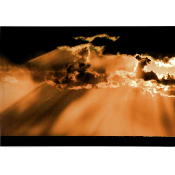 [商品名]秋元隆良氏 奇跡の写真 天女[仕様]原材料　印画紙サイズ・ゴールドカラー額：約415m×315mm、重量約980g・窓抜きサイズ（作品の見える大きさ）：約300mm×195mm商品構成銀塩写真×1、額×1原産国　日本※ご注意美術装...