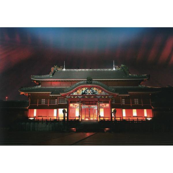 [商品名]秋元隆良 奇跡の写真 彩光の記録(首里城)原材料 印画紙サイズ・ゴールドカラー額：約415m×315mm、重量約980g・窓抜きサイズ（作品の見える大きさ）：約300mm×195mm商品構成銀塩写真×1、額×1[原産国]日本銀塩生...