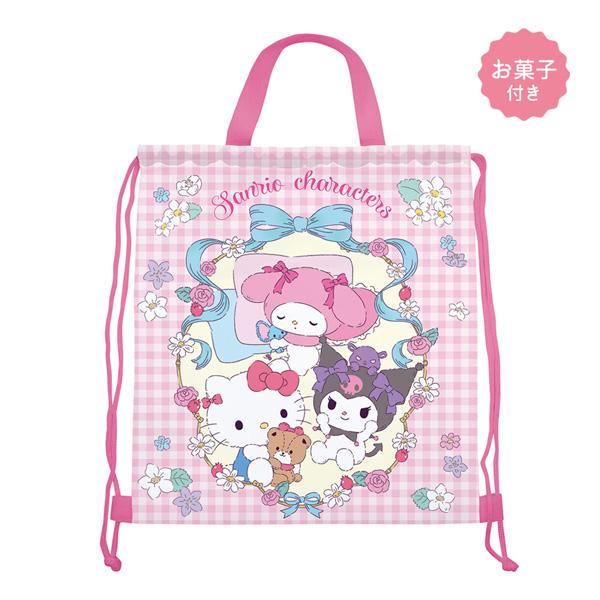 「サンリオキャラクターズ」の手提げつきナップサックにお菓子をセットした商品です。「サンリオキャラクターズ」のイメージプリント。S字フック付き。お菓子を食べ終わった後は、小物を入れたり、一緒にお出かけしたり。商品サイズ：約315×320×40...