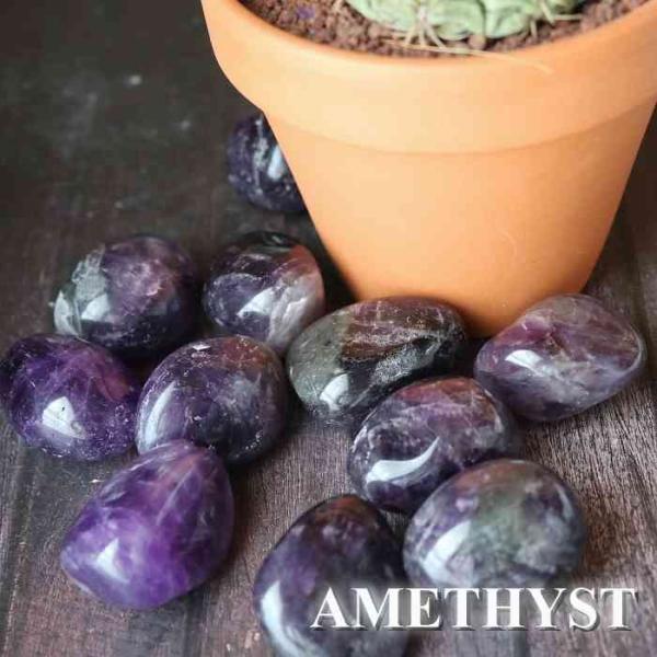 ブラジル産　アメジストタンブル Mサイズ 1個 マクラメ ワイヤーアクセサリー在庫より1つお選び致します【アメジスト　和名：紫水晶（むらさきすいしょう）】2月の誕生石として知られているアメジスト。紫は、日本では最も高貴な色として、行事などで...