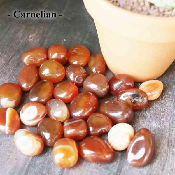 カーネリアン 天然石 タンブル Sサイズ 1個 置物 インテリア 飾り プレゼント 贈り物タンブル1つお選び致します５〜10ｇ【カーネリアン】何かを始めようとする人やエネルギー不足を感じている人にオススメの石です。臆病な気持ちを退け、力強さ...