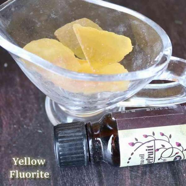 イエロー フローライト 原石 蛍石 アロマストーン 50g 天然石 鉱物 オルゴナイト黄色 フローライト 原石 アロマストーン 鉱物 蛍石 デフューザー ２〜３個で50ｇが目安ですが、サイズが均一ではないので目安にしてください。インテリア等...