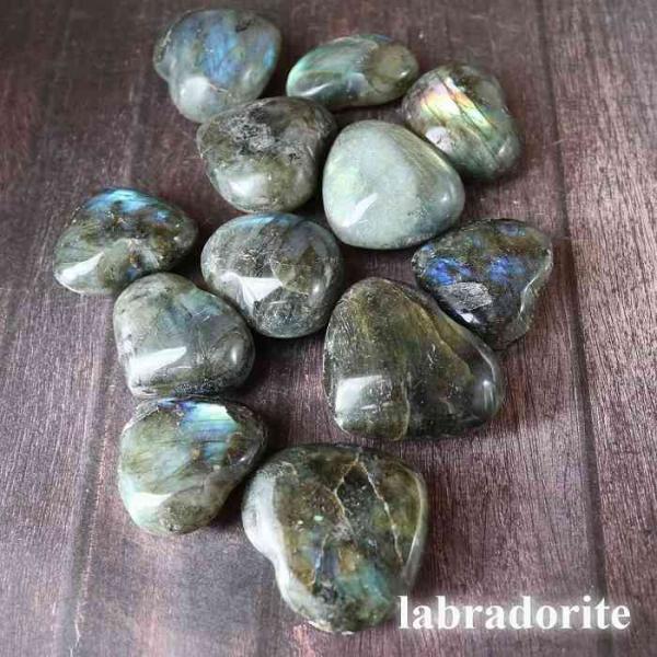 ラブラドライト ハート タンブル Sサイズ 1点 置物 インテリア 飾り 重さ：10〜20ｇ表面に傷が見られる場合がございます。石の特性がございますのでご了承くださいませ。比較的割れやすい石のため、注意が必要です。【ラブラドライト】ラブラド...