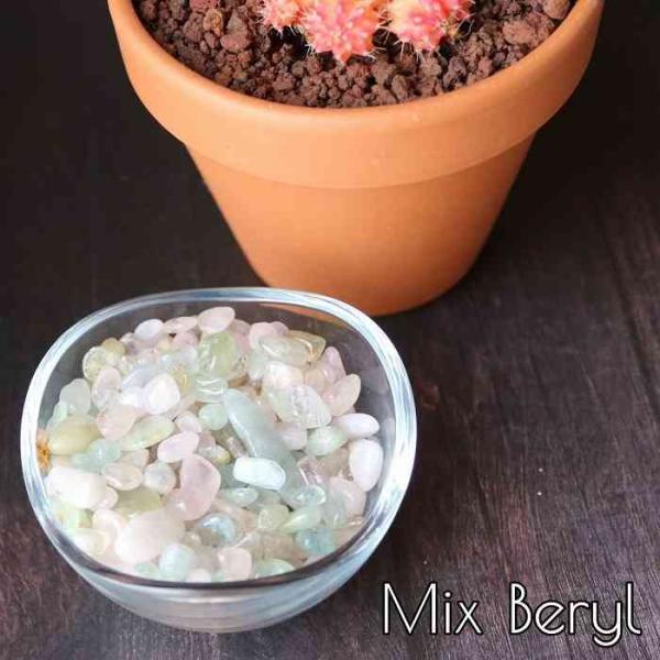 ミックスベリル さざれ石　20g 天然石 オルゴナイト インテリア 用ミックスベリル ： アクアマリン モルガナイト エメラルド ゴッシェナイト ヘリオドール の総称※天然石は自然の贈り物です。照明の関係実際の色と多少イメージが異なる場合が...