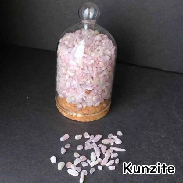 クンツァイト　極小粒 さざれ石 100g 浄化 オルゴナイト インテリアクンツァイトは、傷ついたネガティブな感情や愛への不信感をなだめ、心を前向きにしてくれる石です。 心に抱えている不安や恐れをやわらげてくれます。新しい愛に踏み出す勇気をも...