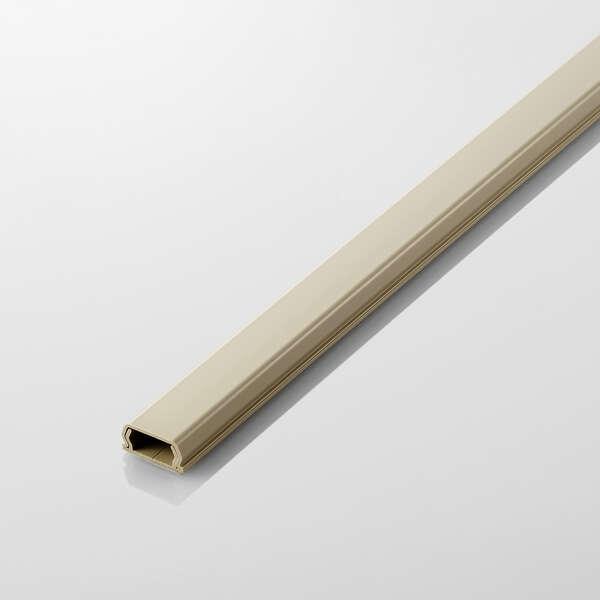 粘着テープがプラモールの底面に予め貼り付けてあり、テープ貼り作業が不要。壁に配線するケーブルを断線などから保護し、すっきりと収納できる長さ1m幅21mmのフラットモール。