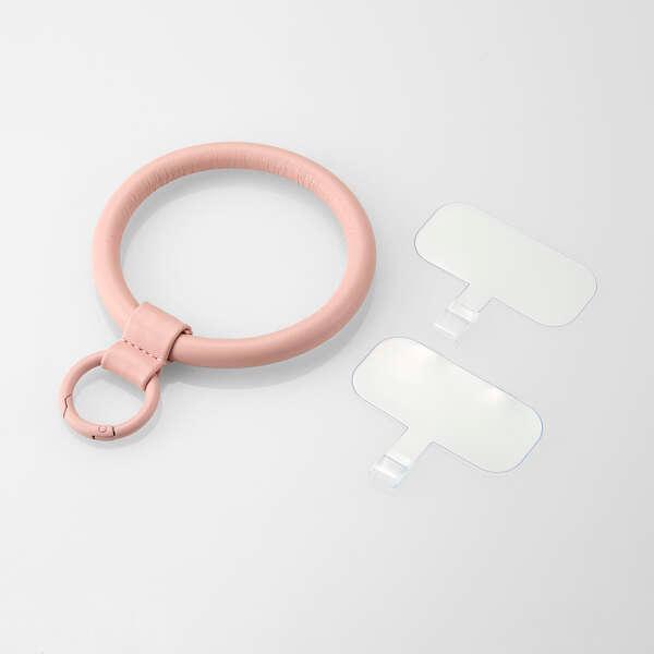 レザーの質感が特徴で、手首に通して使える&amp;meシリーズのスマホハンドストラップです。レザーのぷっくりした質感がアクセントでファッションとも相性が良いデザインです。