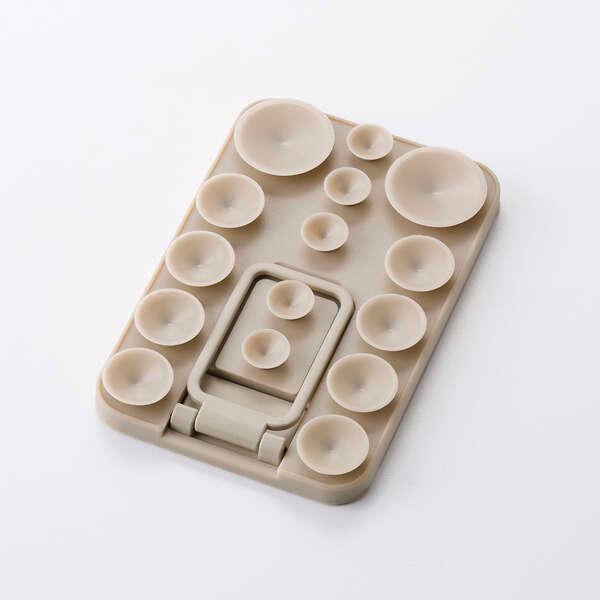 日常の“ながらスマホ”をより便利に!壁や鏡、窓ガラスなどの平らな面に、タコの吸盤のようにピタッと吸着する“TakoPita”スマホパッドです。強力な磁力でMagSafe対応スマホケースやiPhoneをしっかり固定し、両手を使わずにスマートフ...