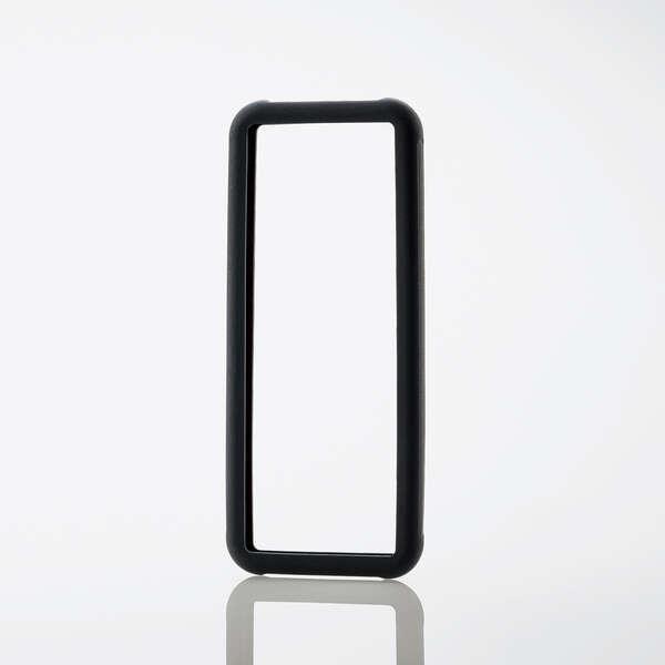 側面をしっかりガード!伸縮して様々なスマートフォンにフィットするシリコンバンパー。