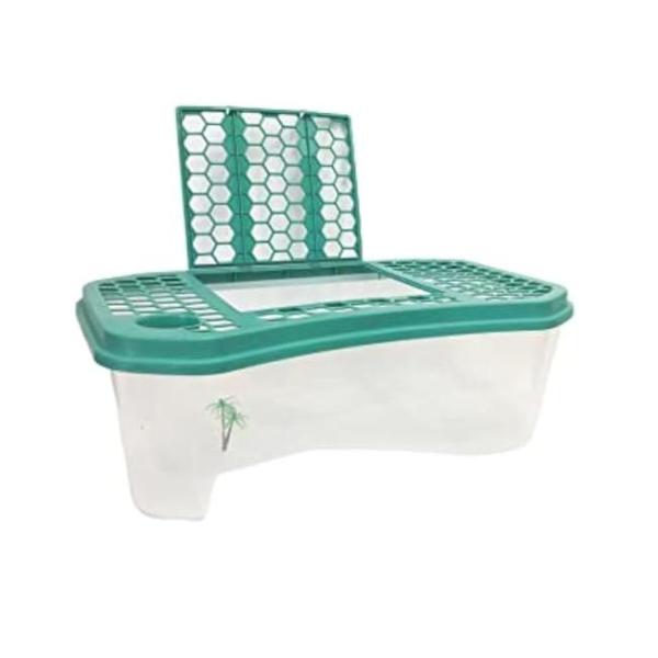 亀ちゃんの暮らしやすさを考えて作られた亀用ハウスです。素材には耐久性のあるプラスチックを使用し半透明なので中の様子が観察しやすくなっています。スイミングエリア・お食事エリア・休憩エリアと6つのエリアがあります。凹凸の付いた斜面で亀が上りやす...