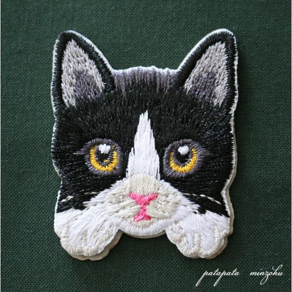 猫 刺繍 ワッペン ハチワレ シール ＆ アイロン ワッペン アップリケ ステッカー 猫 ねこ ネコ 子猫 小物 手芸 雑貨