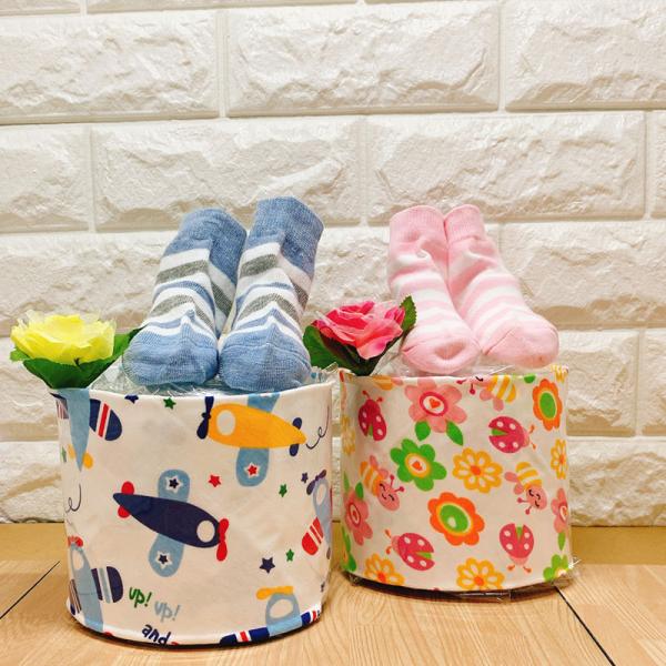 【商品概要】実用的なアイテムをおしゃれなギフトに仕上げています。男の子用、女の子用からお選び頂けます。贈り手のセンスが光るおむつケーキを贈りたい当店のおむつケーキは多くのお客様にお喜び頂いております。●種類・男の子・女の子●部材・紙おむつ ...