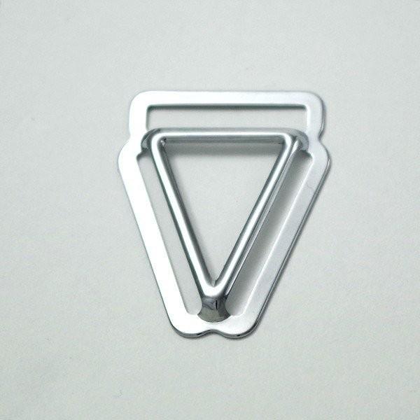 2本の帯をクロスさせて使用するサスペンダー用の金具です。15ミリ 21ミリ 25ミリ 30ミリ 35ミリの生地用がございます。在庫数以上のお求めはお気軽にお問い合わせください。工場よりすぐに取り寄せいたします。