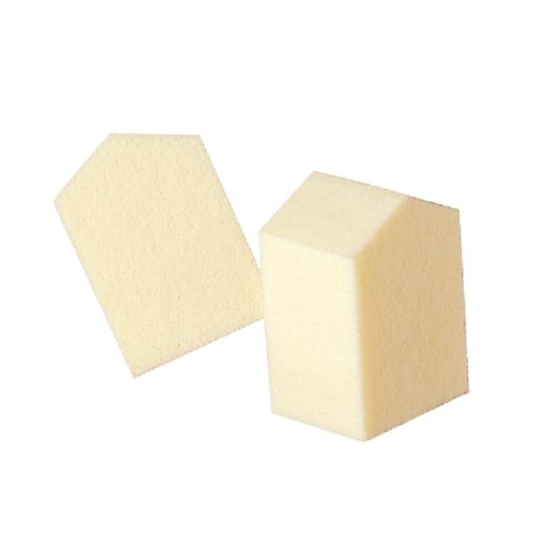 細部まで的確に塗れる多面体でファンデーションのタイプを選ばない万能スポンジ。4個入り。