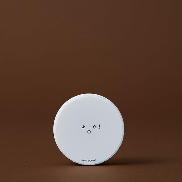 100mL 酒処である福岡城島の、歴史と伝統ある国産酒粕を厳選して配合 (1)50年以上、酒粕を専門に扱ってきた「酒乃竹屋」の上質な酒粕を厳選。 (2)角質への浸透効果や保護効果に優れているオリーブ果実油、お肌の水分蒸発を防ぐホホバ種子油な...