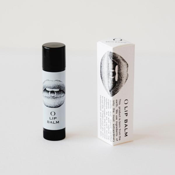 ミニマムでファッショナブルなコンパクトケア。 O SKIN &amp;amp; HAIRのシグネチャーバームがスティックタイプで新登場。 100%天然精油を使用しフランスで調香した、フラワリーで心地よいローズベースの香りを楽しみながら、唇の...