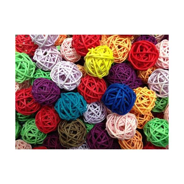 オカメインコを中心に多くの鳥さんに大人気のラタン(籐)のツルで編んだボールです。サイズ：φ約1〜2cm前後　*商品差あり* サイズは自然素材にて編み方やロットにより商品差がございます。* 数量「１」で１ヶとなります。* 色はランダムでの発送...