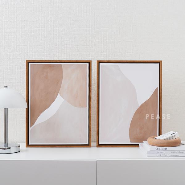 こちらのアートポスターは、キャンバス素材を使用しナチュラルな木目風のフレームが付いたポスターです。落ち着いたくすみカラーのベージュとやブラウン系の色合いで、北欧インテリアや韓国インテリアにぴったりのデザインとなっています。曲線を多用した柔ら...