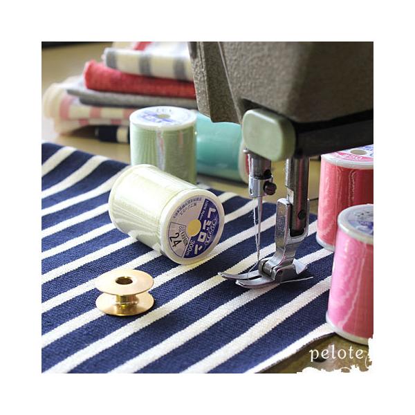 ニット素地は、しわになりにくく体の動きに合わせて伸縮する、 着心地の良い素材として大人気です。これら伸縮性のある生地を縫うためのニット専用ミシン糸が、「レジロン」です。細さと丈夫さをあわせ持つ、縫い目の美しい糸です。豊富なカラーをご用意して...