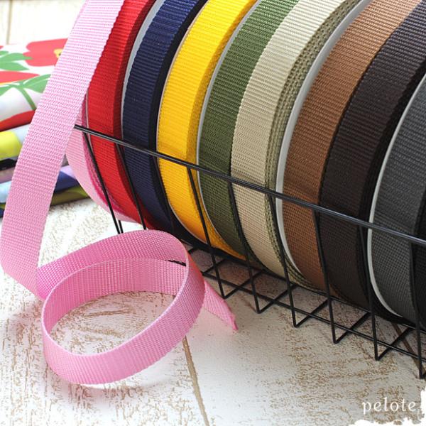 【10cm単位の販売です。】発色のいい、丈夫でしっかりしたPP（ポリプロピレン）テープです。少し光沢のあるテープなので、 ナイロンのエコバッグやトートバッグ、アウトドアグッズなどにぴったり！可愛いカラーからベーシックなカラーまで10色あるの...