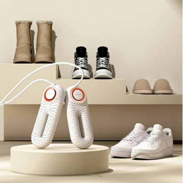 *「ターボ+PTCヒーター」W熱源で業界最速乾燥→従来比200%の熱効率を実現（34W/100V）*900超えの微細吹き出し口で360°無死角→靴先からかかとまで均一乾燥（55℃恒温保護）*紫外線LED×高温熱風のW除菌システム→99.9%...