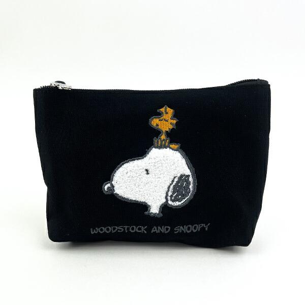 スヌーピーのポーチです。スヌーピーとウッドストックのデザインがキュート♪お菓子やメイクなどを入れるのにぴったりな大きさです☆シンプルでデイリー使いに便利なポーチです♪