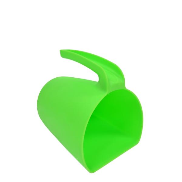 重ねて収納できるジャグスタイルのスコップ。計量/エサの移し替え用に最適。シュガービートフレークやペレット等用に。