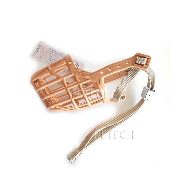 取り付けづらいワンちゃんにも装着が楽なよう、ワンタッチ留め具がついています。口輪部分はプラスチック、口先は二重になっています。ベルトはナイロン製。サイズに合わせて選べる４種類。AとBの長さを参考にしてお選びください。A　4.8×B　22.5...