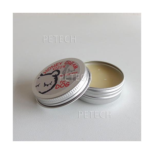◆メール便対応商品。ハニークリームは、高級ミツロウと天然ベースオイル（オリーブオイルなど）のみで作り出されたクリームです。天然100％でワンちゃんがなめても大丈夫です。足に塗ってあげてください。ミツロウの保湿効果が、硬くなった皮膚に潤いを与...
