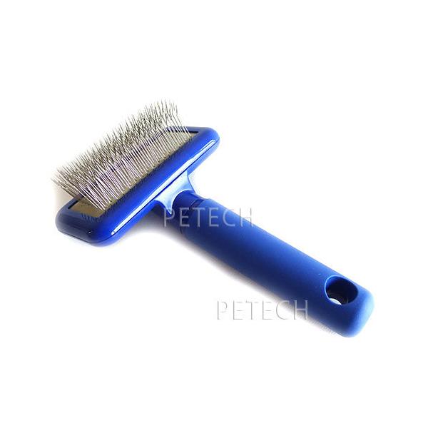 新商品プラッシュパピー　コンパクトスリッカーブラシ ロングピンは、沢山のオファーを受けて、開発されたサイズがコンパクトタイプのロングピンスリッカーブラシです。人気のブルーソフトスリッカーそのままに、ラバーもソフトで使い心地が良く、前モデル同...