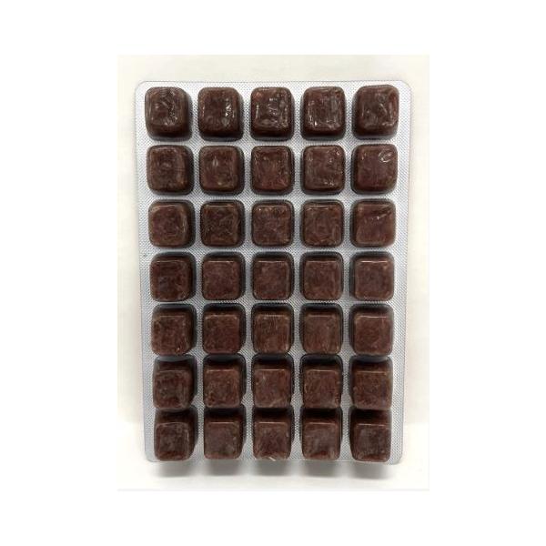 [Release date: December 25, 2022]天然100％・UV殺菌・無添加・無着色のアカムシです。 手が汚れない便利なキューブ型。 与える分だけ解凍し、お使いください。