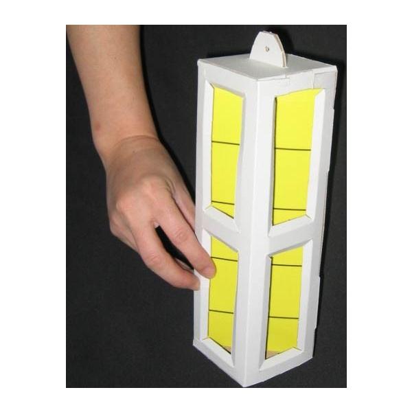 ハエとり神（かみ）はどこにでも置ける！吊るせる！ケース入りで持ちやすいハエ取り紙。高さ２８０（持ち手部分を含む）本体２５５×７２×７２