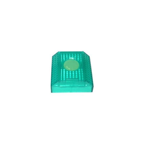 エサ切りセッターはゼリーをセットしてフタを閉じるだけ。エサ切りセッターはゼリーのフタをカット！エサ切りセッターでゼリーを固定。