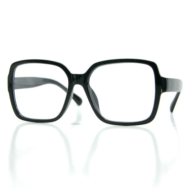 カザール607を彷彿とさせるビッグフレームデザインの伊達メガネインパクトと存在感があるファッショナブルなデザインに、ブルーライトカットが備わった一石二鳥な商品クラッシックな知的さを演出する厚みを持たせたスクエアシェイプのブラックフレームはブ...