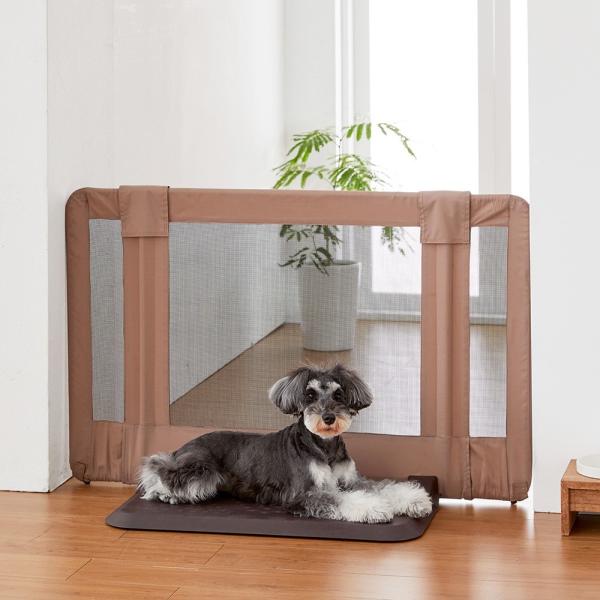 おくだけタイプで移動ラクラク。すき間が少なく老犬にもやさしいソフトゲート。[Sサイズ]■サイズ：約幅77〜95x奥行き65x高さ60cm プレート幅60cm■重　さ：約4.4kg[Mサイズ]■サイズ：約幅95〜140x奥行き65x高さ60c...