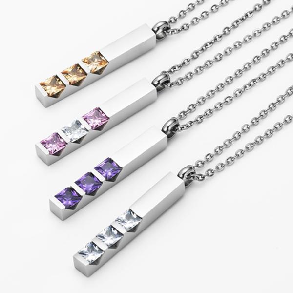 愛する大切なペットちゃんの骨や毛、爪など（粉末状にしたものをお詰めください。）を納めて、いつも一緒に寄り添うことのできる遺骨ペンダントです。お詰めいただく部分の内径は、約4ｍｍと狭いので、固形ではなく、粉末状にしたお骨などを、附属の漏斗を使...