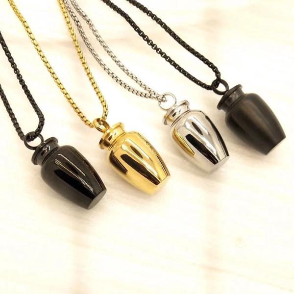 愛するペットの大切な思い出を保管できるペンダントです。サイズは、高さ　34ｍｍ　幅　17ｍｍ（胴体の一番太い部分）　底部分の直径　10ｍｍカラーは、4種類から、お選びいただけます。光沢ありブラックつや消しブラックシルバーゴールド